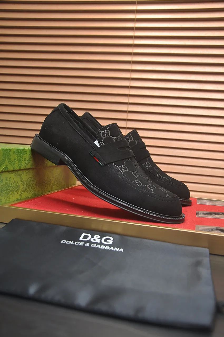 Men's shoes💰500💶Italy's top luxury men's shoe giant (GUCCI) (Gucci) (full cowhide lining) new arrival🍃Original European style🔰 Pleasant to the eye😍In order to make the shoes more durable and non-deformable🌀The production continues to follow traditional methods but there is still no lack of innovation💪Choose original sheepskin for the leather♻️ Smooth and natural And extra bright ⭐Made of imported cowhide, the first choice of rich people 38-45 (45 customized)